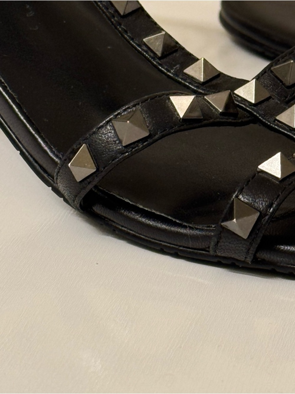 Vaneli MIDGE Black Nappa Pyramid-Stud T-Strap Heels Size 8.5 - Picture 8 of 9
